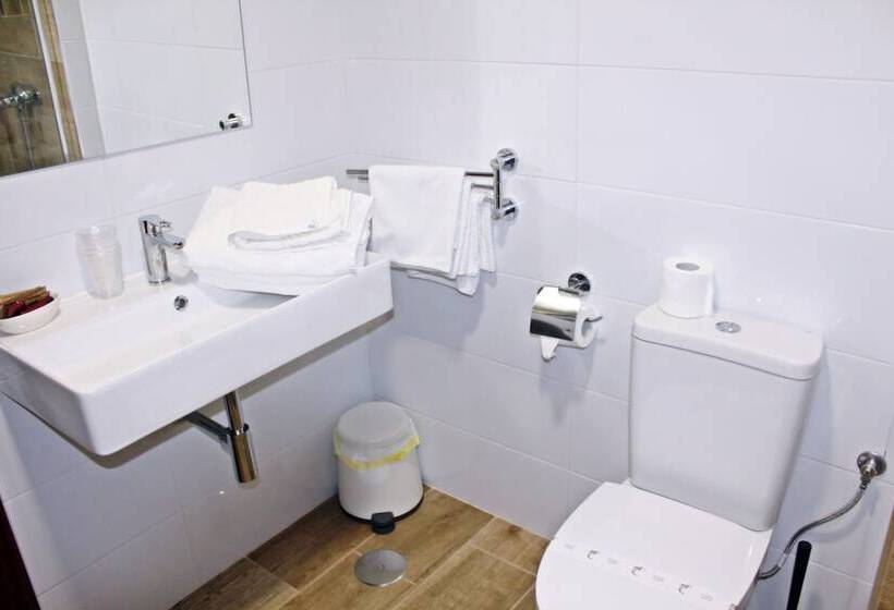 חדר סטנדרט לשלושה, Pensión Playa De Sardiñeiro