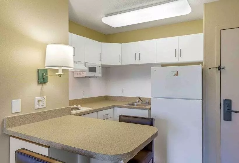 استودیوی لوکس, Extended Stay America Suites  Boston  Burlington