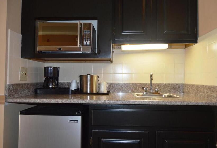 キングサイズベッドのスタンダードルーム, Hollow Inn And Motel