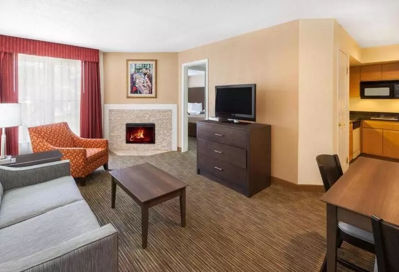 スイート, Affordable Suites Of America Detroitwarren