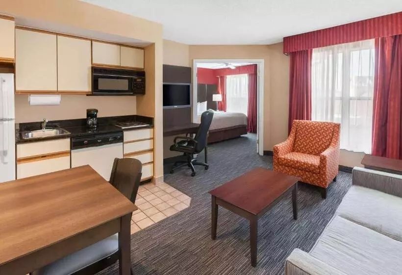 キングサイズベッドのスイートルーム, Affordable Suites Of America Detroitwarren