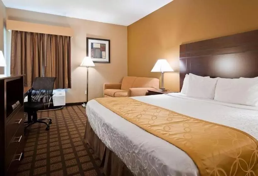 キングサイズベッドのスイートルーム, Best Western Plaza Hotel Saugatuck