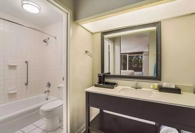 اتاق استاندارد با 2 تخت دوبل, Clarion Inn & Suites