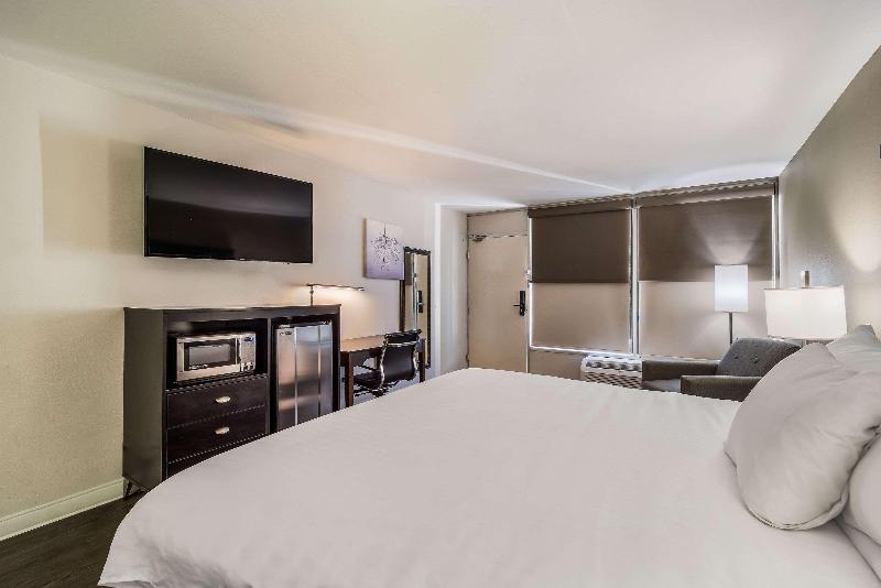 适合残疾人士使用的带超级大床的标准间, Clarion Inn & Suites
