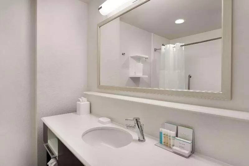 اتاق استاندارد برای معلولان, Clarion Inn & Suites