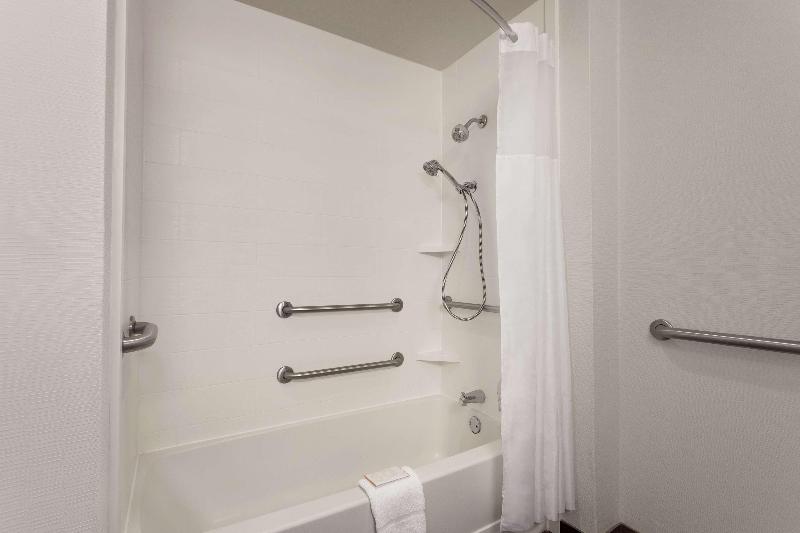 适合残疾人使用的标准间, Clarion Inn & Suites