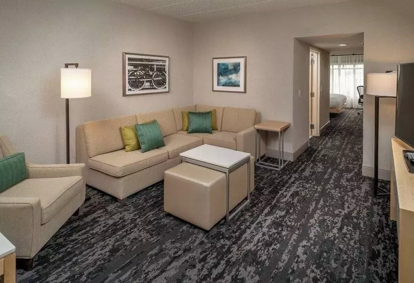 سوییت اجرایی, Delta Hotels By Marriott Huntington Downtown