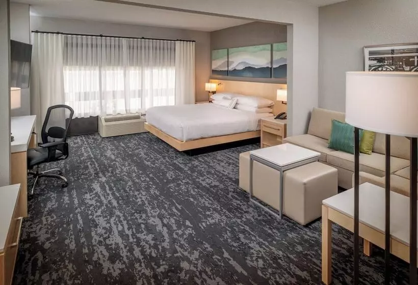 سوئیت کلاب, Delta Hotels By Marriott Huntington Downtown