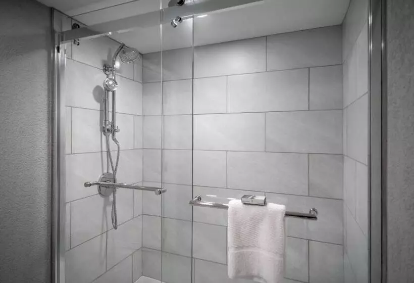 سوئیت کلاب, Delta Hotels By Marriott Huntington Downtown
