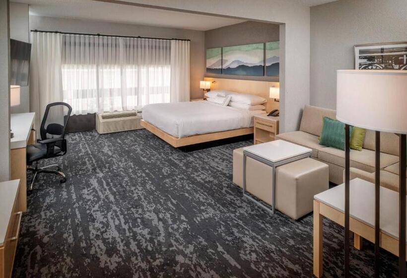 Люкс Клуб, Delta Hotels By Marriott Huntington Downtown