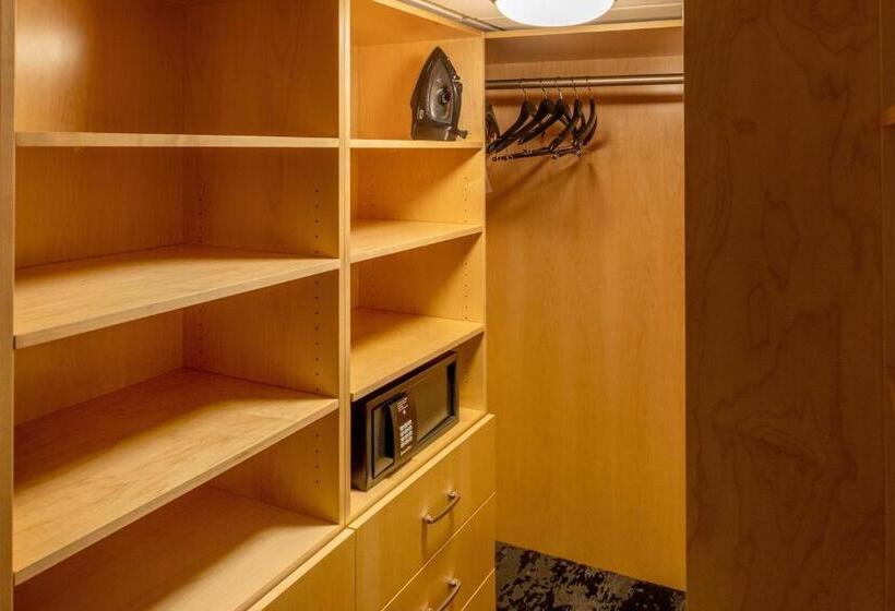 Президентский Люкс, Delta Hotels By Marriott Huntington Downtown