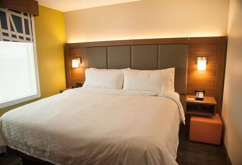 سوییت, Holiday Inn Express Hotel & Suites Norfolk, An Ihg