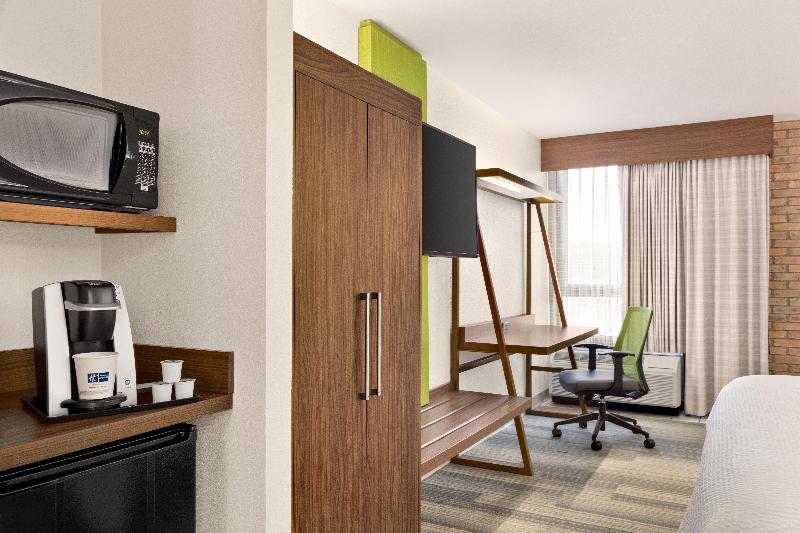 适合残疾人士使用的带超级大床的标准间, Holiday Inn Express   San Antonio Airport, An Ihg