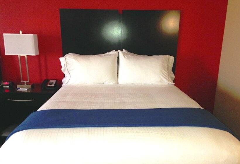 스위트, Holiday Inn Express & Suites Jackson Downtown   Coliseum, An Ihg