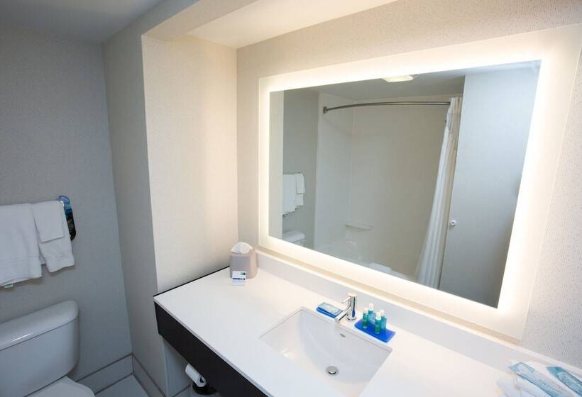 جناح, Holiday Inn Express Wilmington, An Ihg