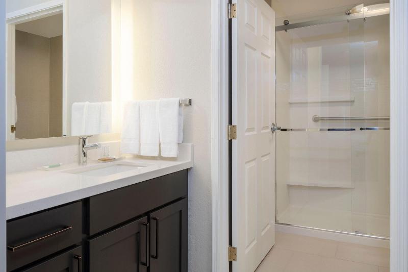 מיטת קינג בסוויטה, Holiday Inn Express Wilson I 95, An Ihg