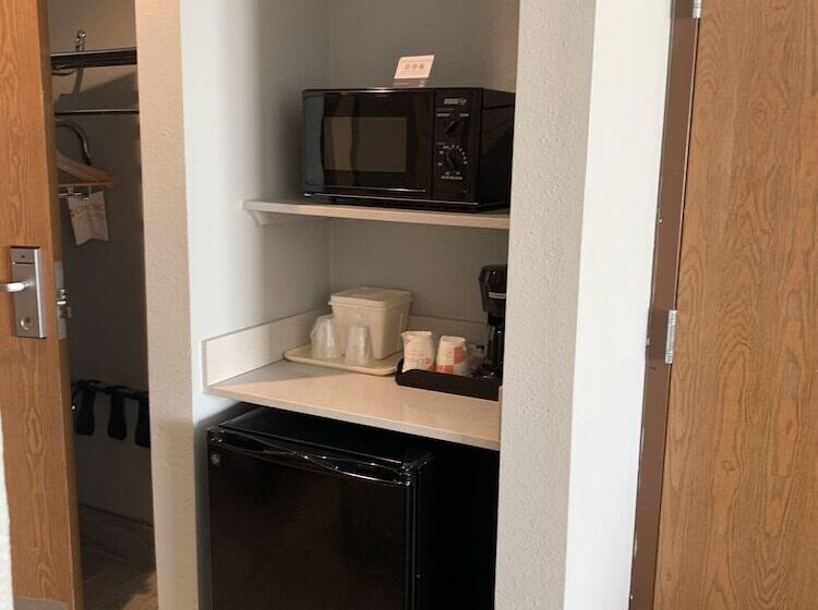 غرفه قياسيه سريرين مزدوجين, Quality Inn