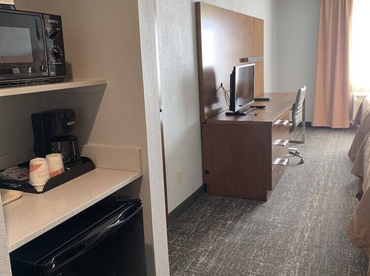 غرفه قياسيه سريرين مزدوجين, Quality Inn