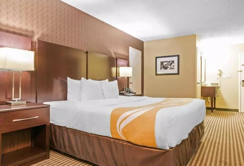 キングサイズベッドのスタンダードルーム, Quality Inn Festus