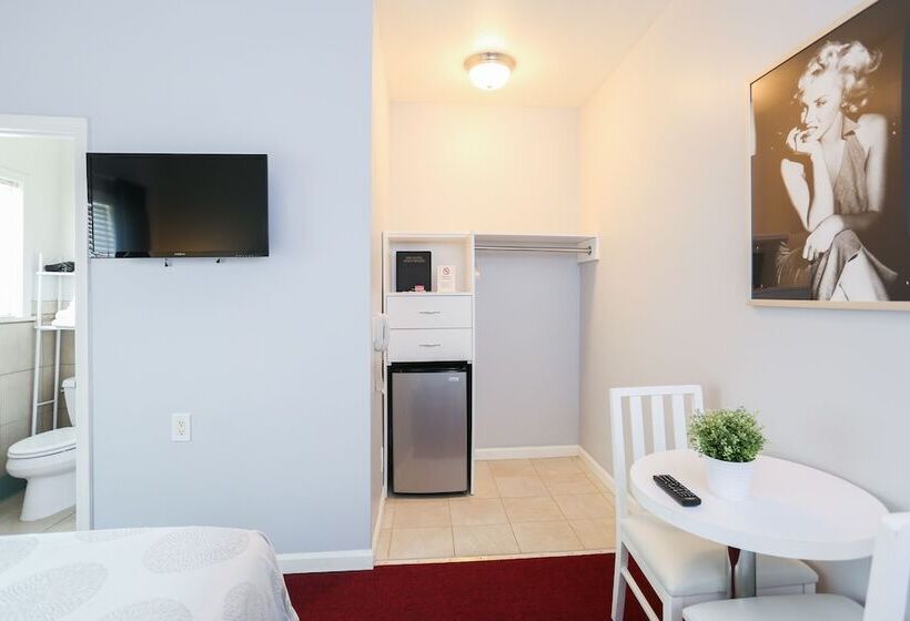 غرفة سوبيريور, The Hotel Hollywood