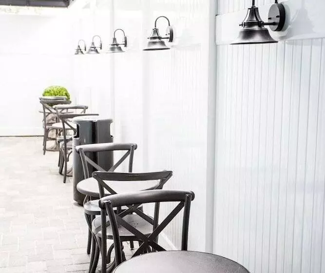 استودیوی استاندارد, The Hotel Hollywood