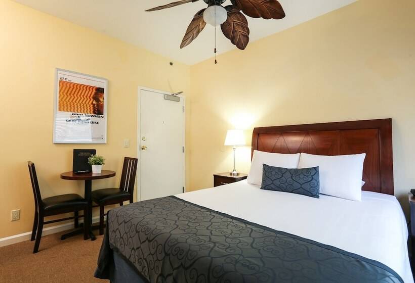 إستوديو قياسى, The Hotel Hollywood