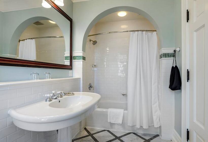 景色の見えるデラックスルーム, The Omni Homestead Resort & Spa