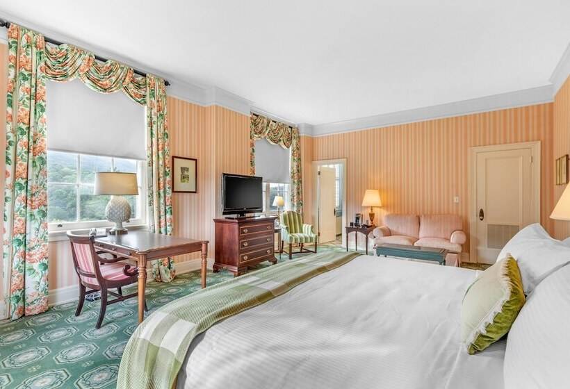 景色の見えるデラックスルーム, The Omni Homestead Resort & Spa