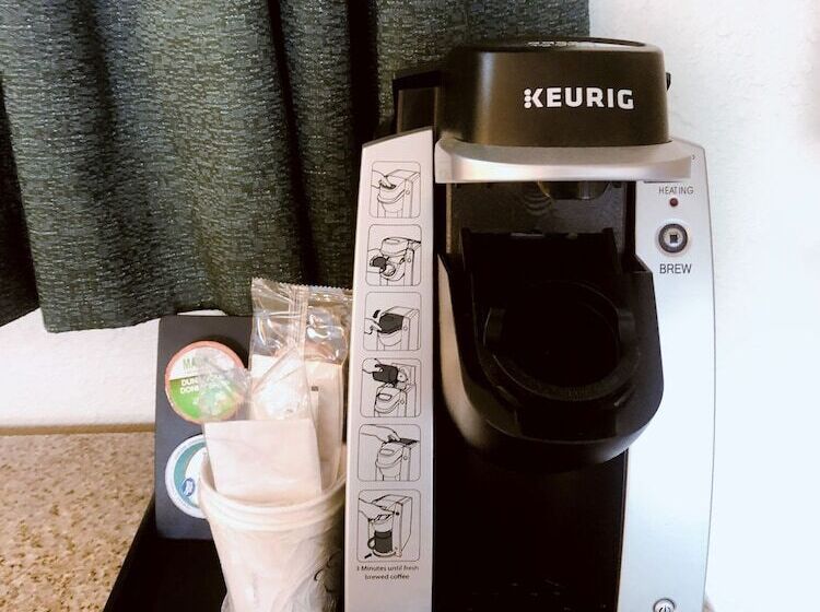 غرفة قياسية, A Western Rose