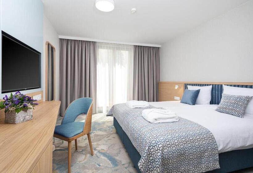 اتاق لوکس با بالکن, Maloves Resort & Spa