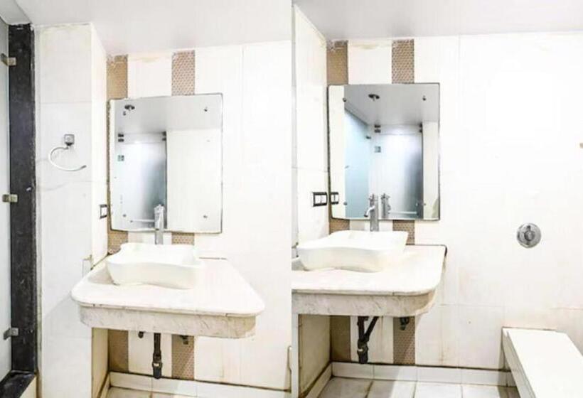 חדר סופריור, Shivdev International