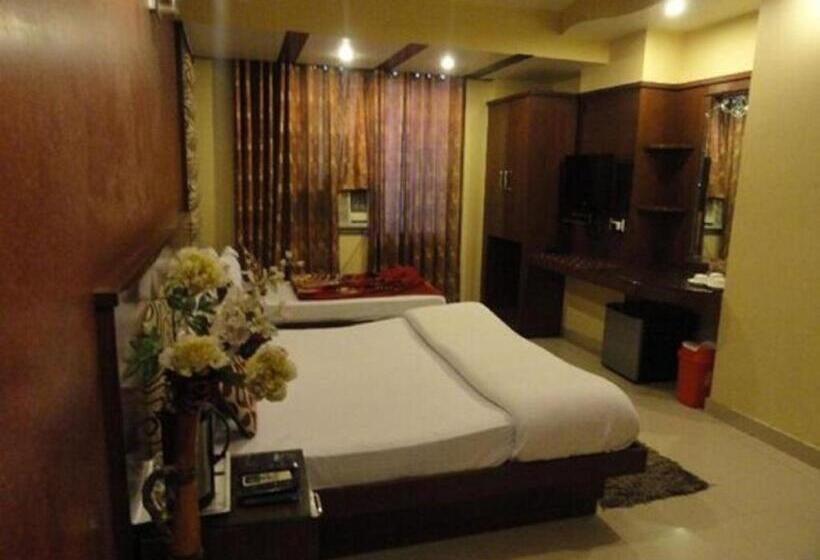 اتاق استاندارد سه نفره, Shivdev International