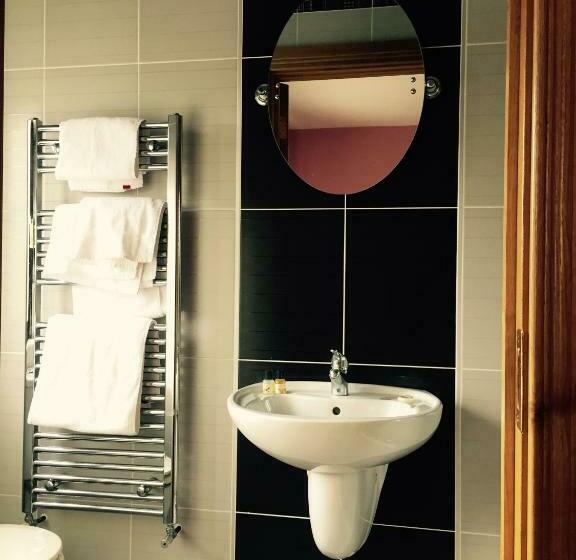 豪华房间, The Copper Still Bar