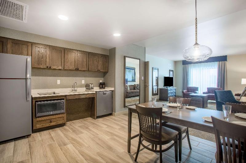 Люкс Кровать Кинг, Homewood Suites By Hilton Salina Downtown