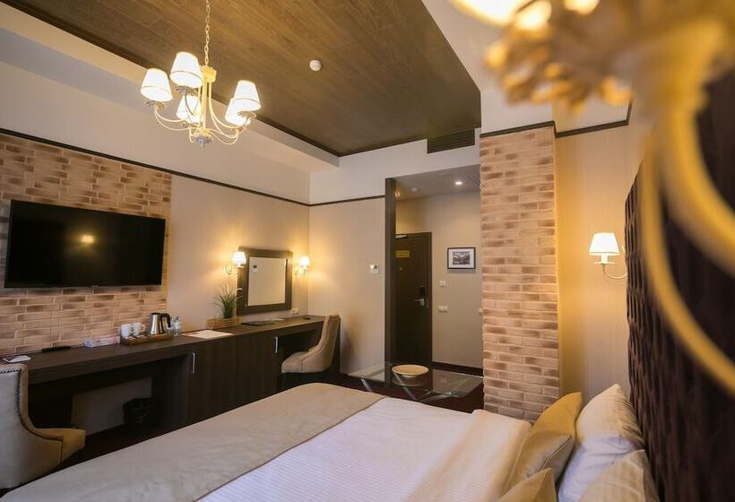 اتاق لوکس سه تخته, Vertex