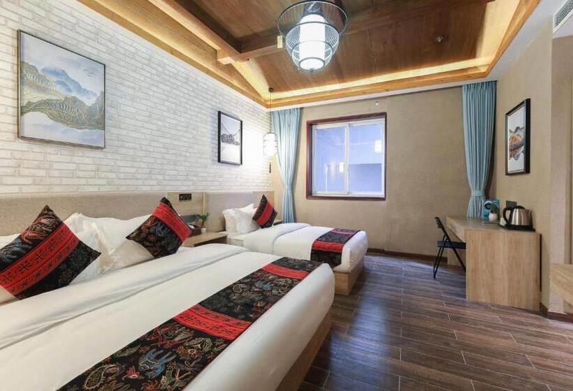 اتاق اکونومی, Zou Qu Ye Travel