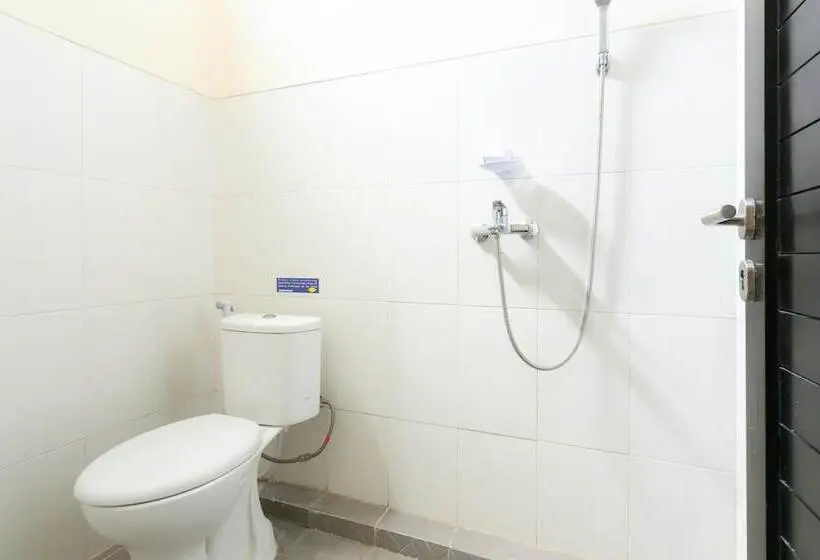 スタンダードルーム, Reddoorz Syariah Near Purwosari Train Station