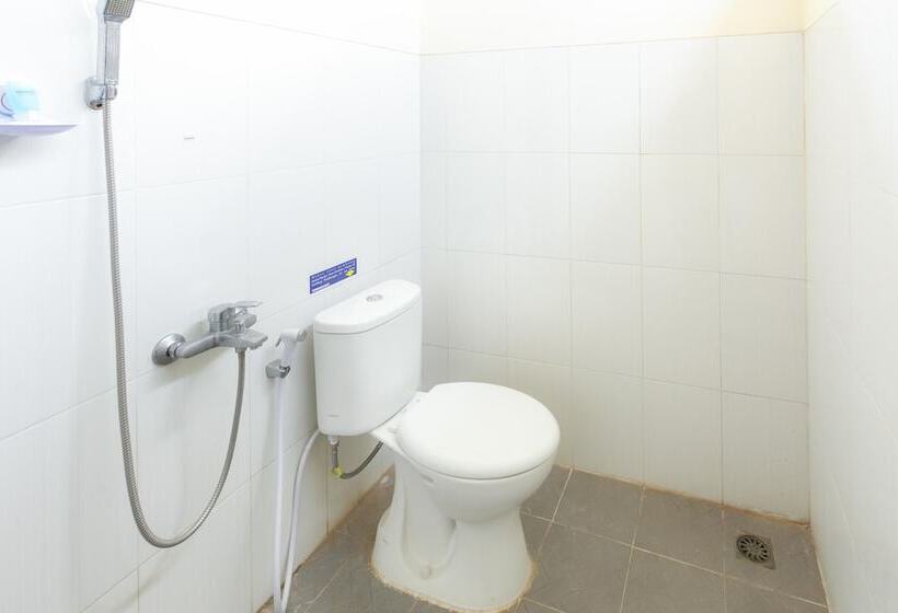 Номер Стандарт, Reddoorz Syariah Near Purwosari Train Station