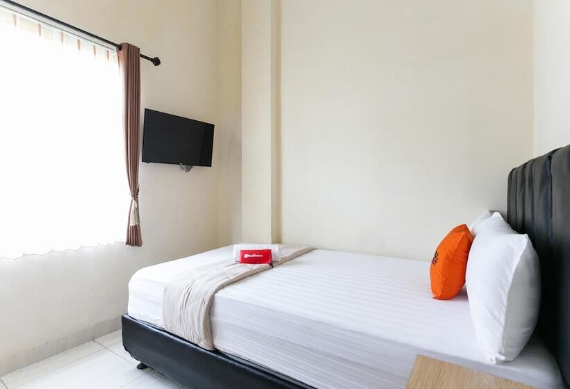 Номер Стандарт, Reddoorz Syariah Near Purwosari Train Station