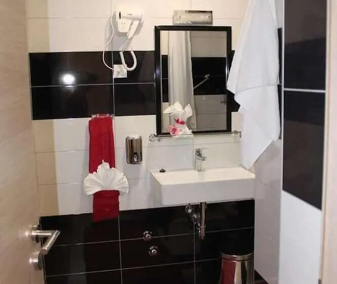 Standard Kolmen Hengen Huone, Rooms Sport