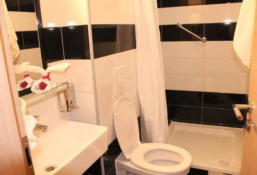 Standard Kolmen Hengen Huone, Rooms Sport