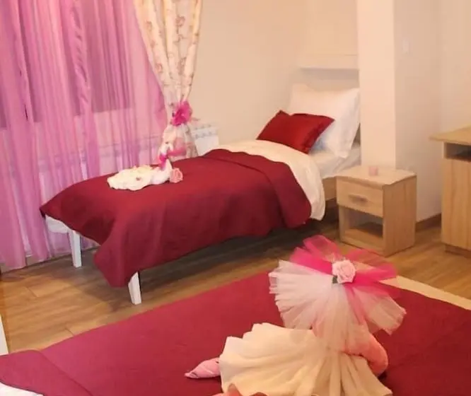 Standard Kolmen Hengen Huone, Rooms Sport