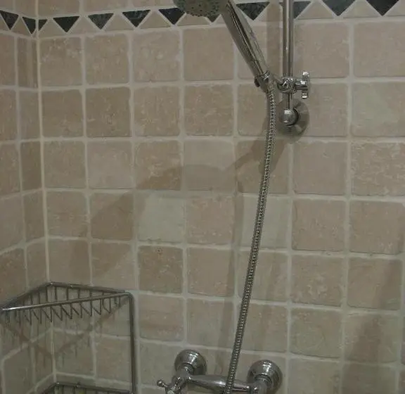 اتاق استاندارد یک نفره, Transit Motel Ukonga