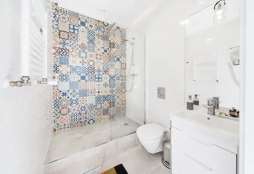 اتاق لوکس, Six Suites, Old Town