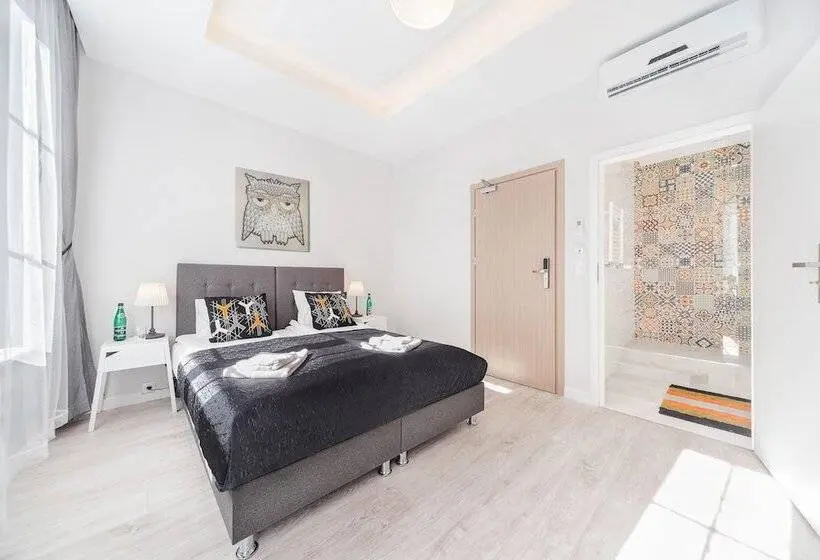 اتاق لوکس, Six Suites, Old Town