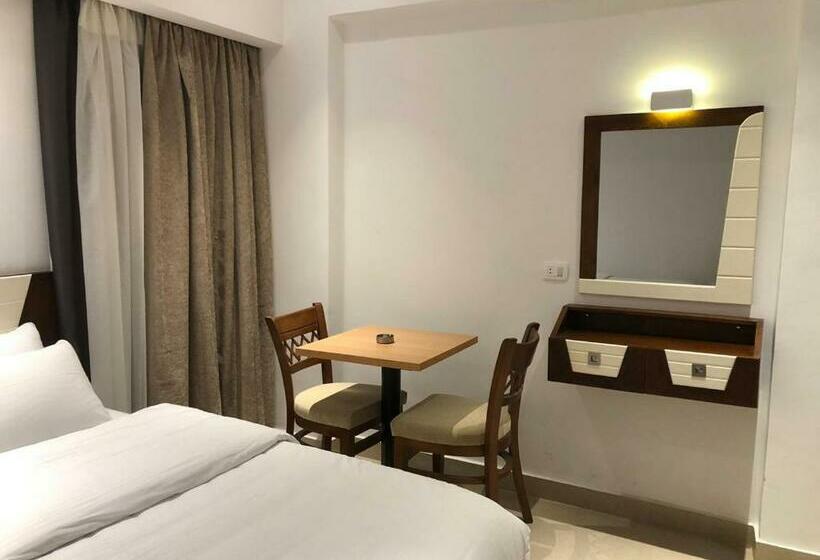 اتاق سوپریور, Maxim