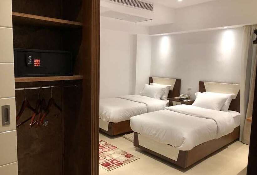 اتاق سوپریور, Maxim