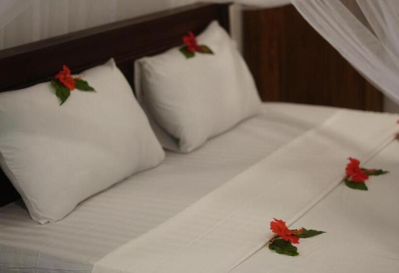 חדר סטנדרט לשלושה, Turtle Bay Beach Resort