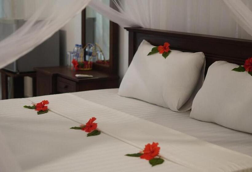 חדר סטנדרט לשלושה, Turtle Bay Beach Resort