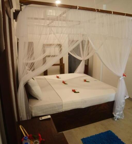 חדר סטנדרט לשלושה, Turtle Bay Beach Resort